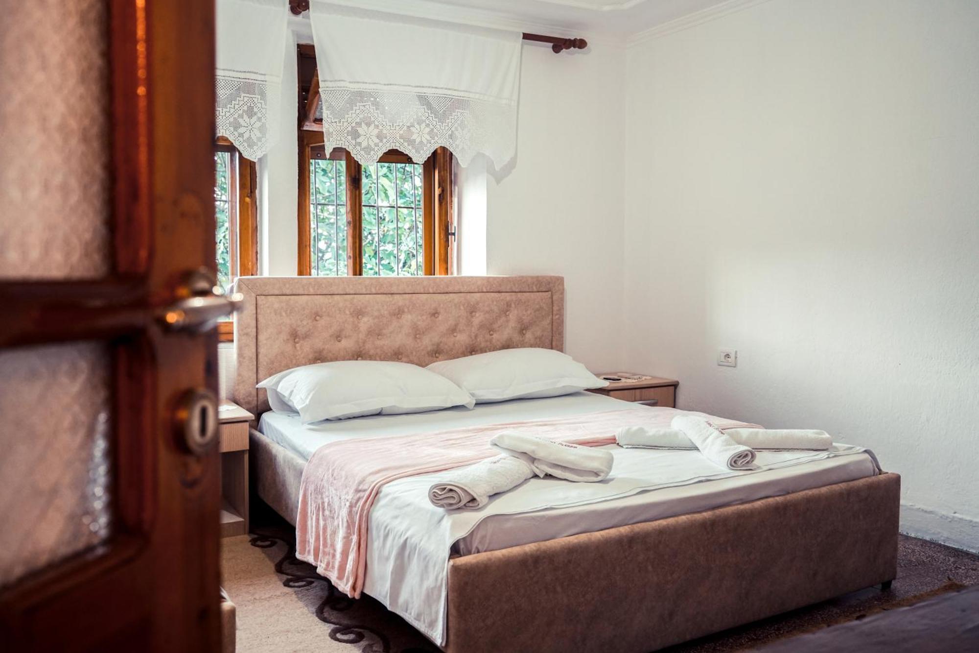 Guesthouse Arber Гирокастра Экстерьер фото